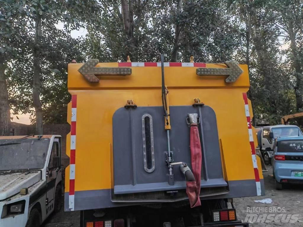 Isuzu ELF 청소 트럭