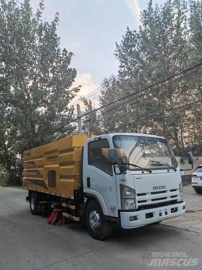 Isuzu ELF 청소 트럭