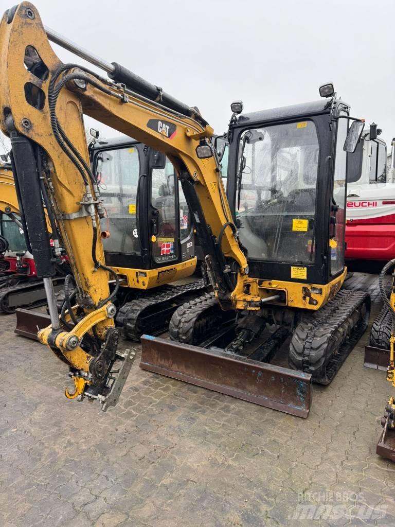 CAT 302.7 D 소형 굴삭기 7톤 미만