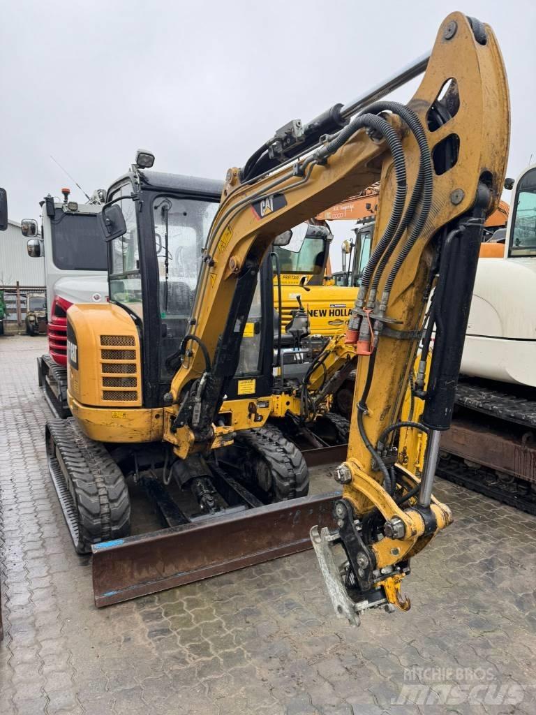CAT 302.7 D 소형 굴삭기 7톤 미만