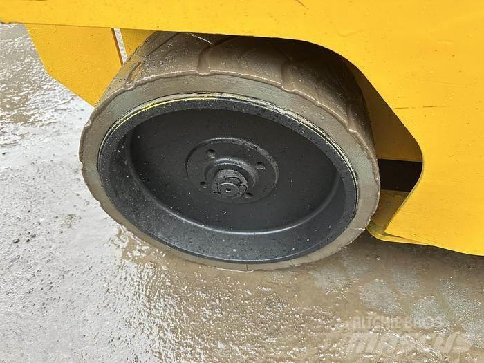 JCB S2632E 가위형 리프트