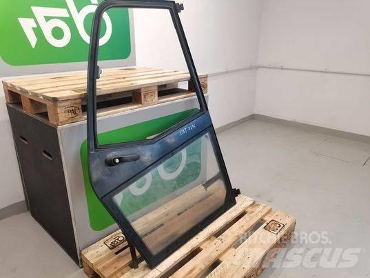 CAT TH407C door 캐빈 및 인테리어