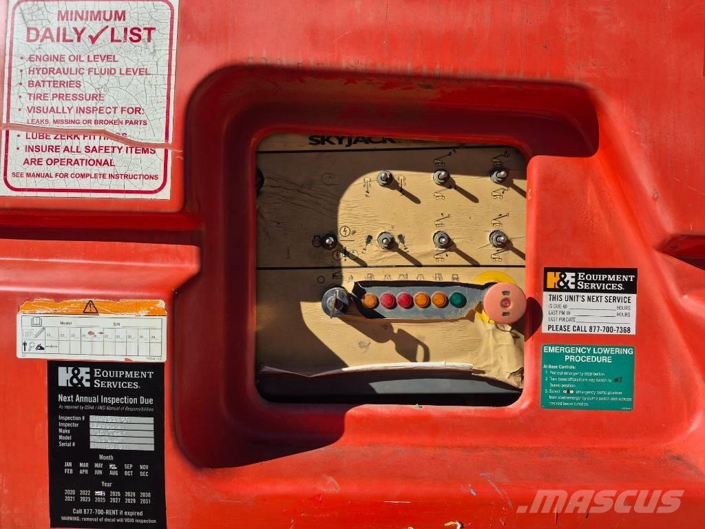 SkyJack SJ 66 T 관절형 전동이동 리프트