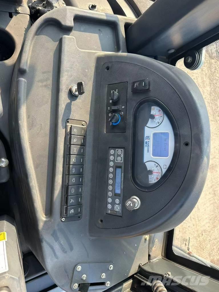 LiuGong CLG 777 A 백호로더