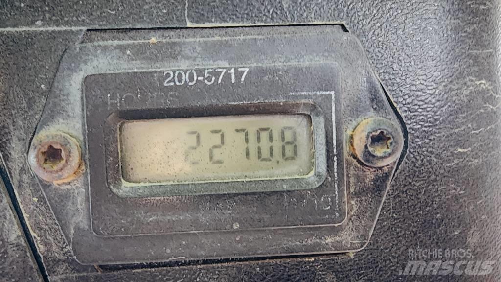 CAT 257 B  스키드로더