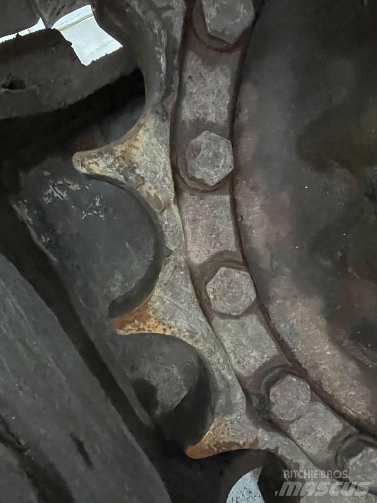 Komatsu PC 210 대형 굴삭기 29톤 이상