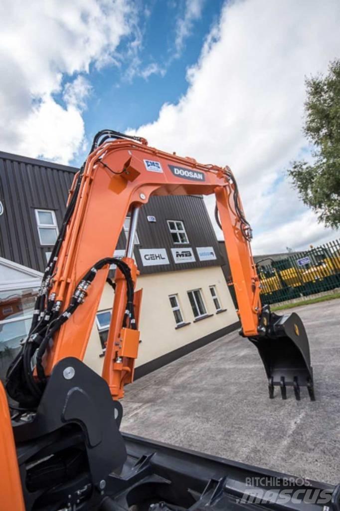 Doosan DX 85 R 중형굴삭기 7톤-28톤