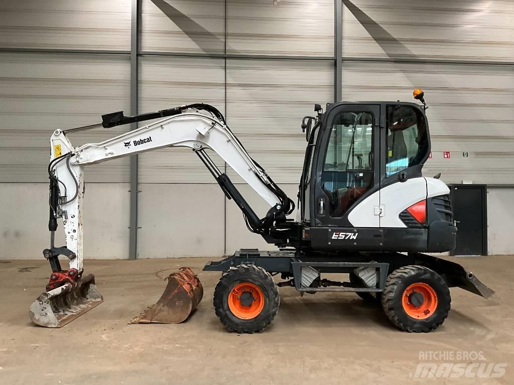 Bobcat E 57 W  휠 굴삭기