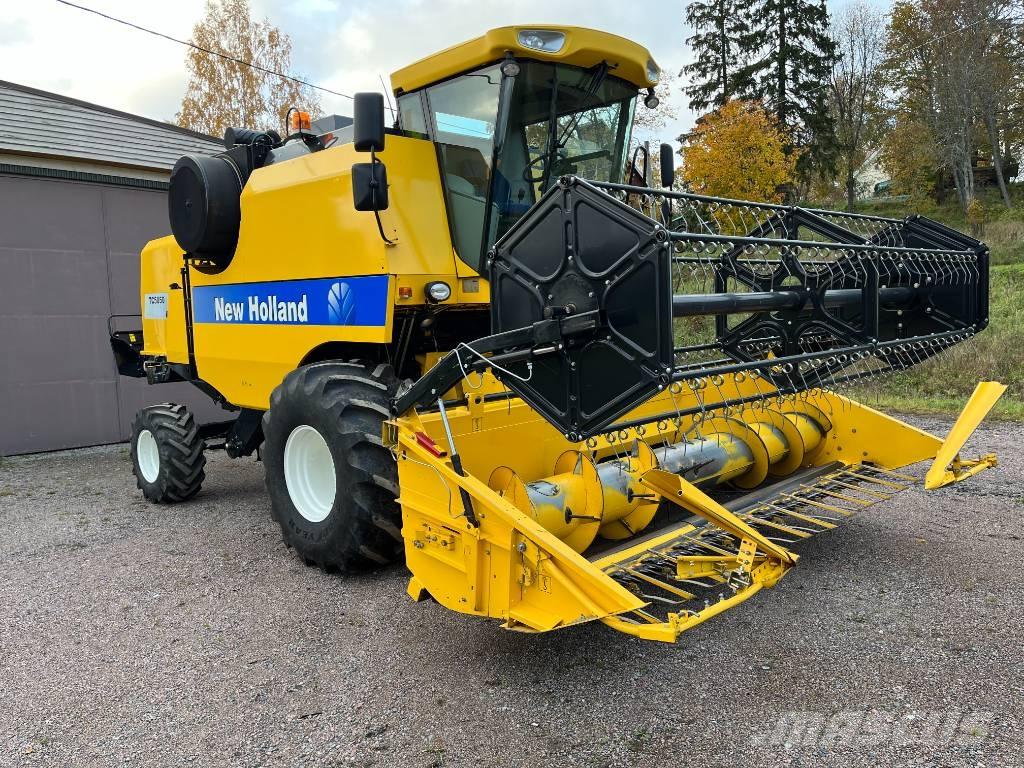 New Holland TC 5050 콤바인 수확기
