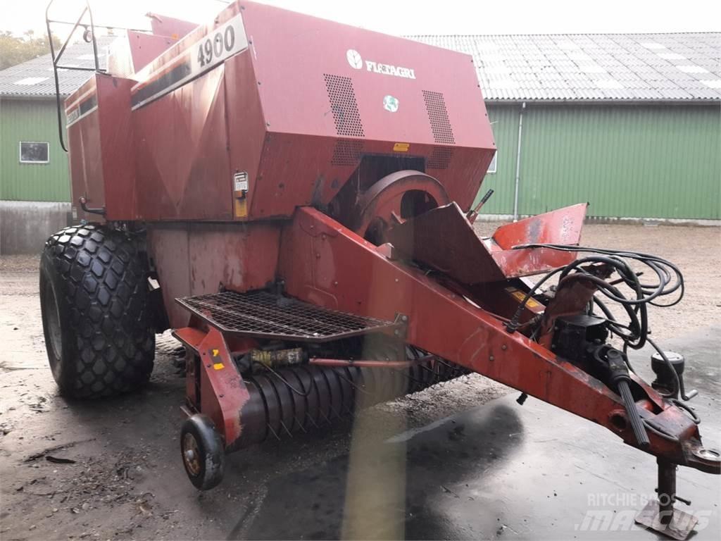 Hesston 4900 트랙터
