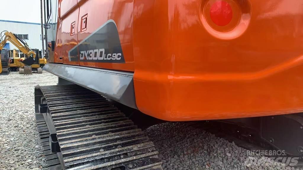 Doosan DX 300 대형 굴삭기 29톤 이상