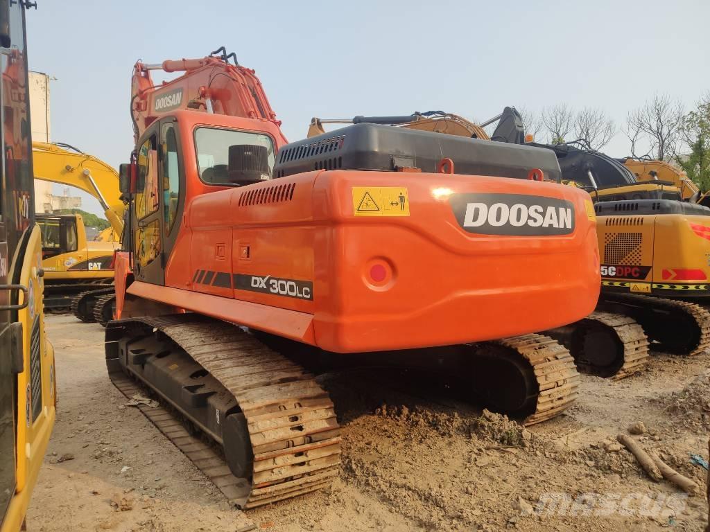 Doosan dx300 대형 굴삭기 29톤 이상