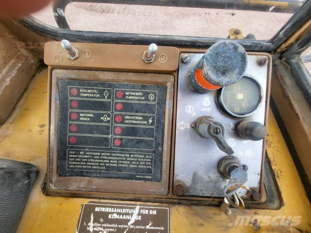 CAT 943 궤도식 로우더