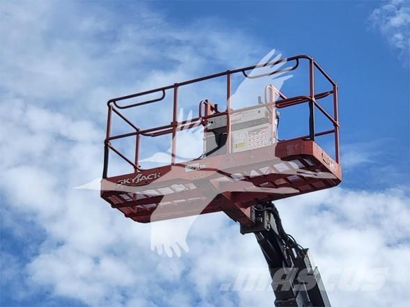 SkyJack SJ82T 견인식 전동이동 리프트