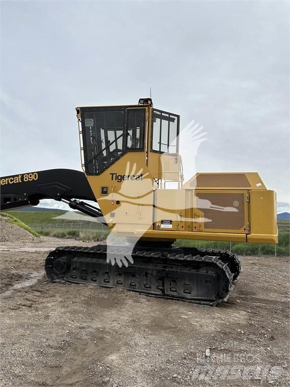 Tigercat 890 굴절식 크레인