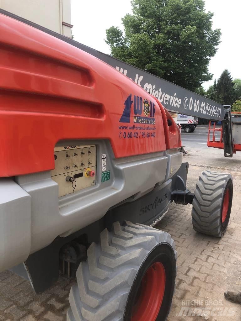 SkyJack SJ 66 T 관절형 전동이동 리프트