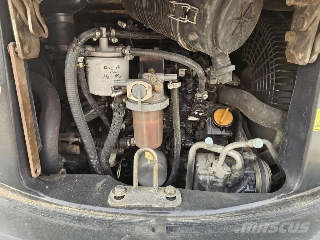 Hitachi ZX 35 U-2 소형 굴삭기 7톤 미만