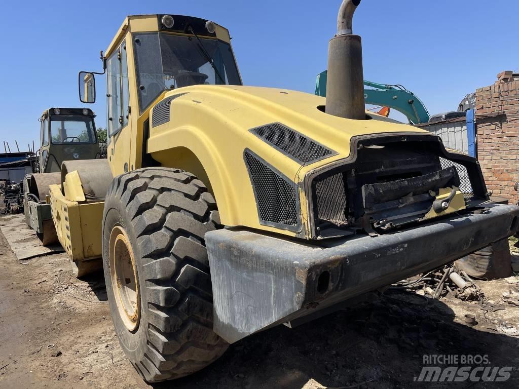 Bomag 226-4 싱글 드럼 롤러