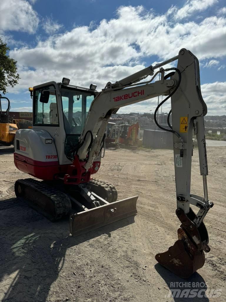 Takeuchi TB 230 소형 굴삭기 7톤 미만