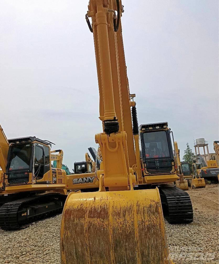 Komatsu PC 210 대형 굴삭기 29톤 이상