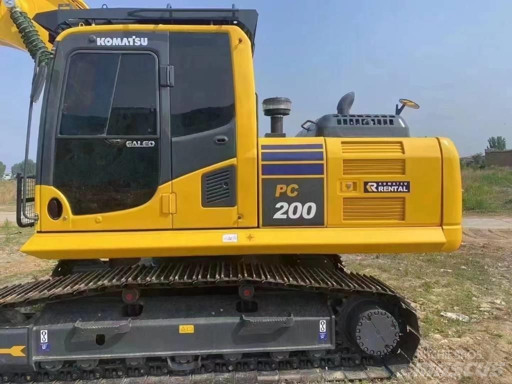 Komatsu PC 200-8 중형굴삭기 7톤-28톤