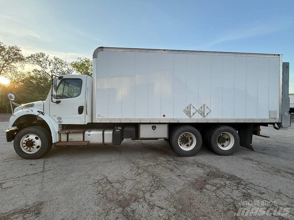 Freightliner M 106 탑차 트럭