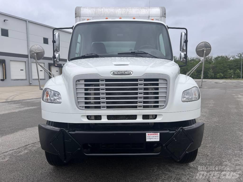 Freightliner M 106 탑차 트럭