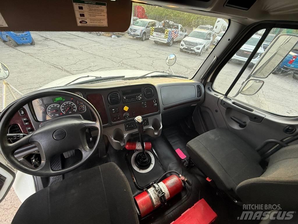 Freightliner M 106 탑차 트럭