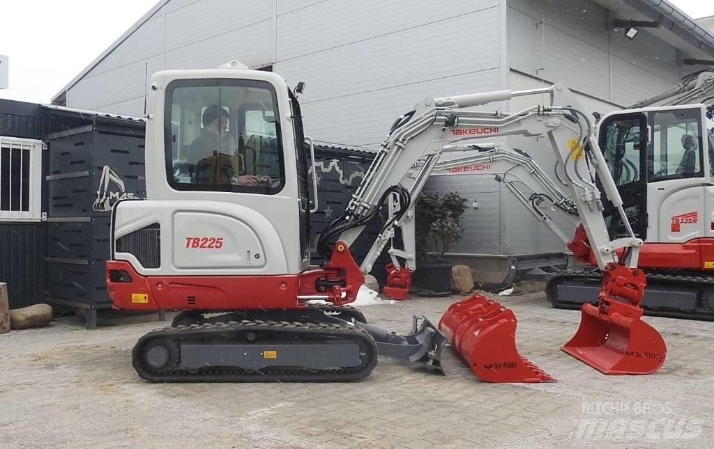 Takeuchi TB225 소형 굴삭기 7톤 미만
