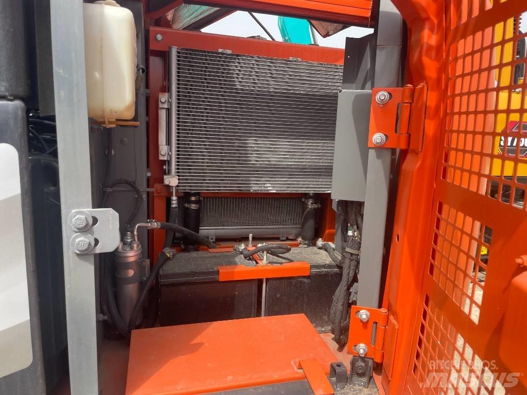 Hitachi ZX 70 대형 굴삭기 29톤 이상
