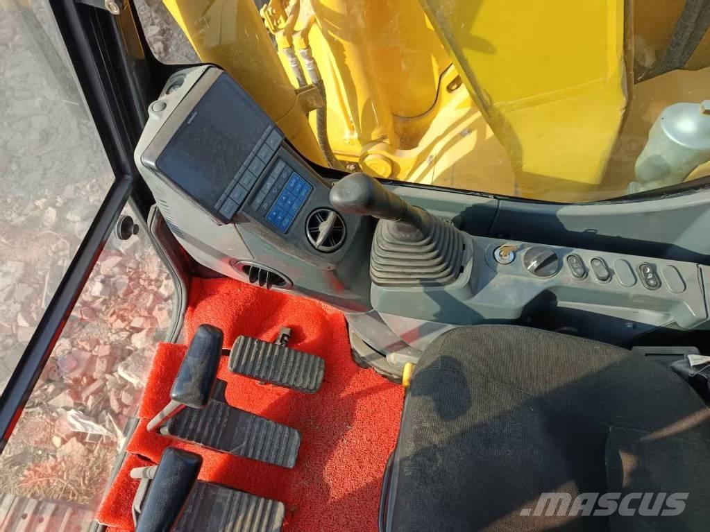 Komatsu PC 138 대형 굴삭기 29톤 이상