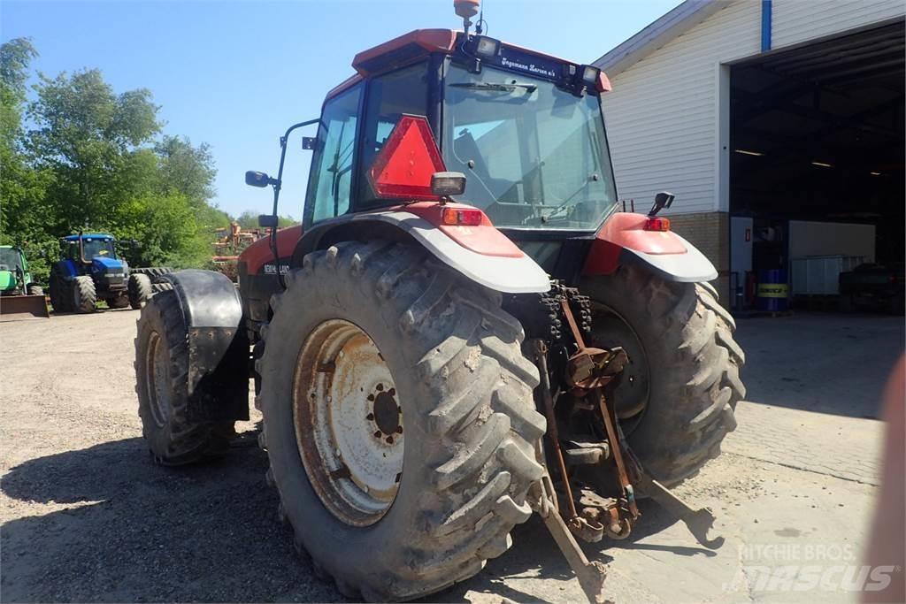New Holland M135 트랙터
