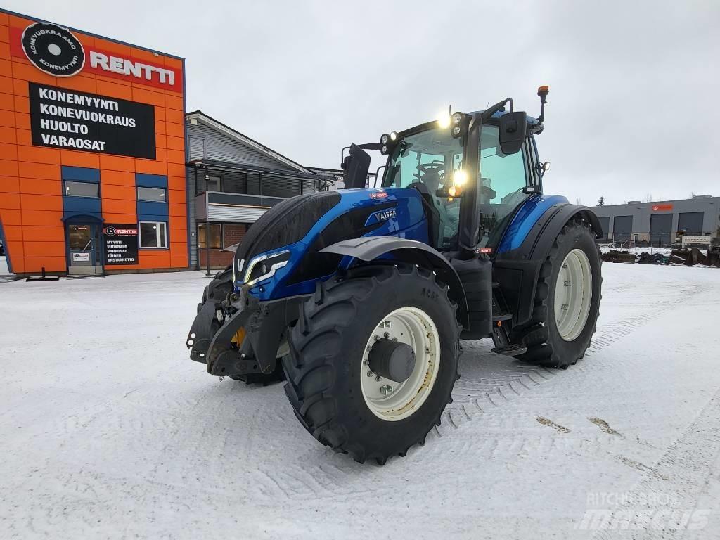 Valtra T 215 트랙터