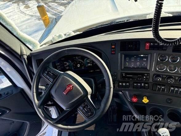 Kenworth W990 덤프 트럭