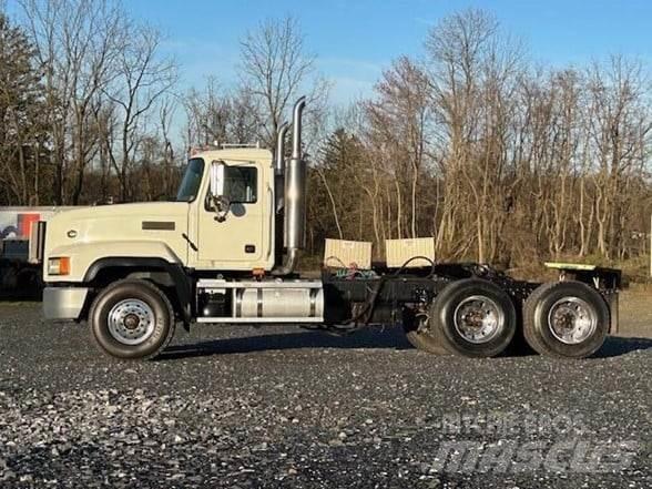 Mack CL733 트랙터 유닛
