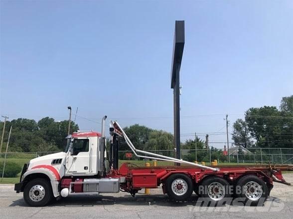 Mack GRANITE GU713 폐기물 수거 트럭