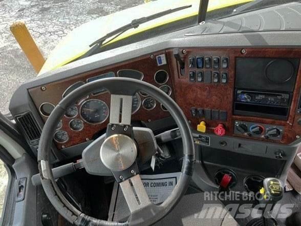 Mack GRANITE GU713 덤프 트럭