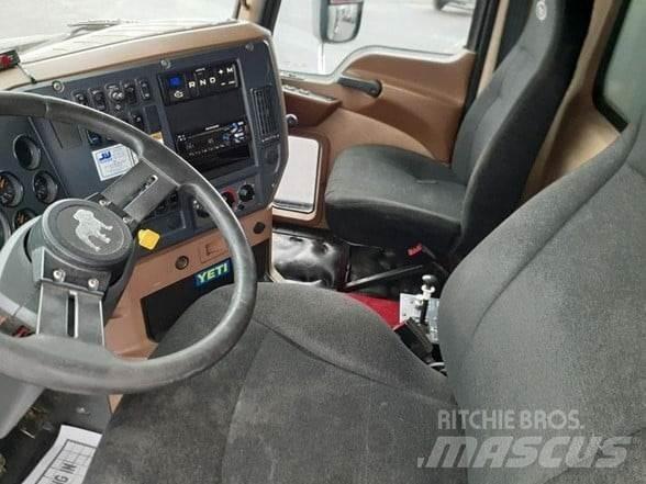 Mack GRANITE GU713 덤프 트럭