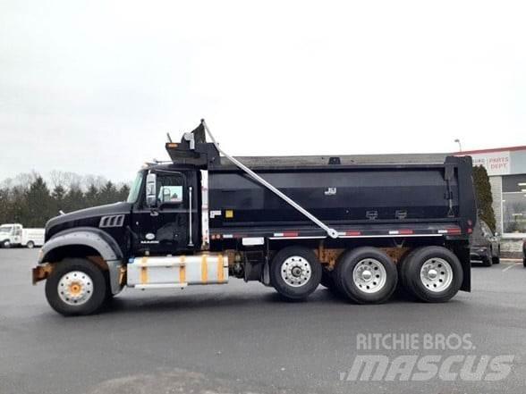 Mack GRANITE GU713 덤프 트럭