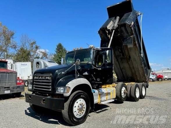 Mack GRANITE GU713 덤프 트럭