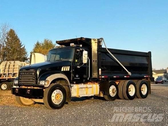 Mack GRANITE GU713 덤프 트럭