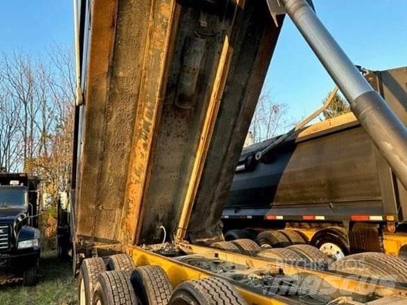 Mack GRANITE GU713 덤프 트럭