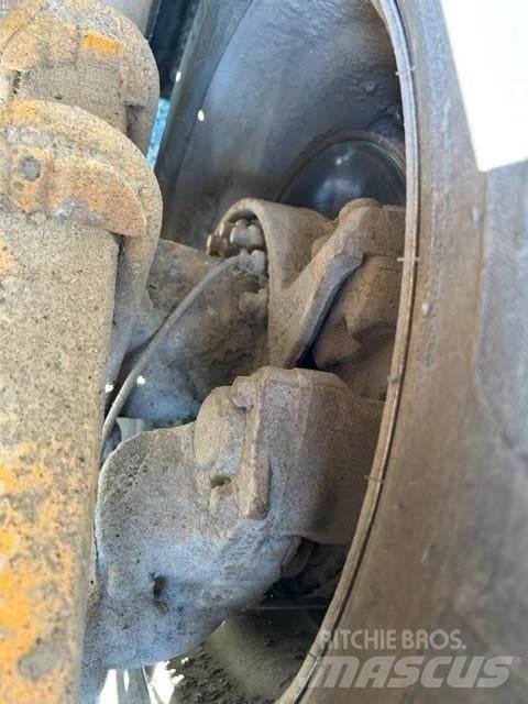 Mack GRANITE GU713 덤프 트럭
