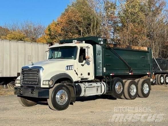 Mack GRANITE GU713 덤프 트럭