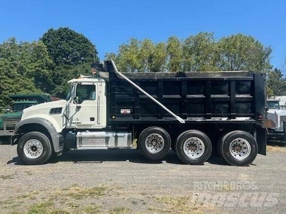 Mack GRANITE GU713 덤프 트럭