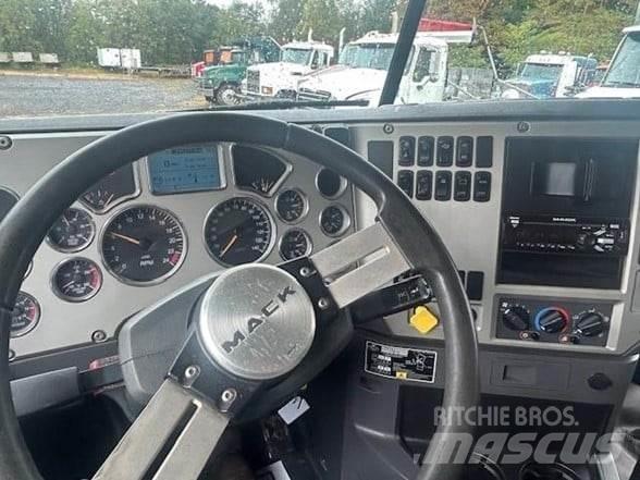 Mack GRANITE GU713 덤프 트럭