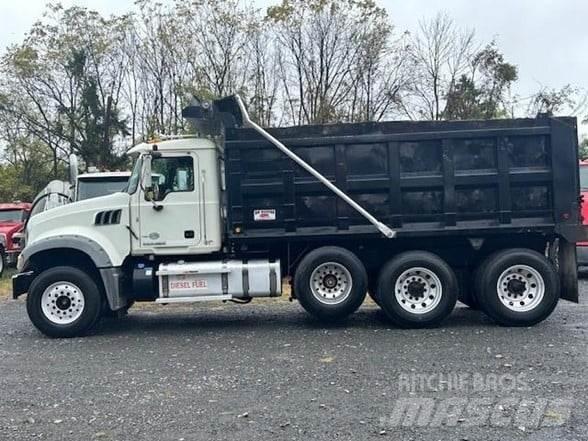 Mack GRANITE GU713 덤프 트럭