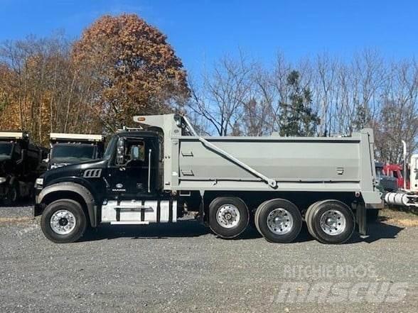 Mack GRANITE GU713 덤프 트럭
