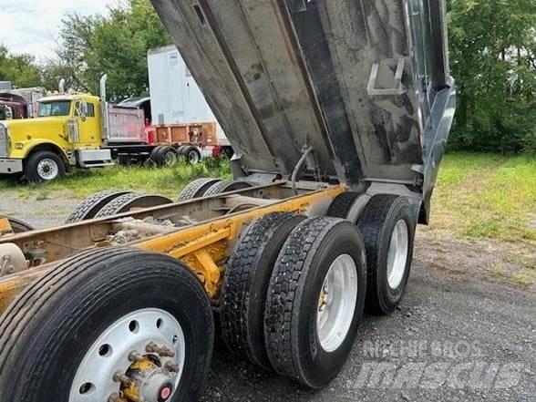 Mack GRANITE GU713 덤프 트럭