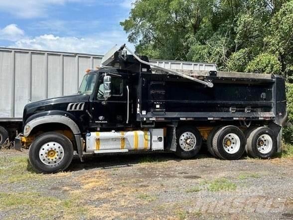 Mack GRANITE GU713 덤프 트럭